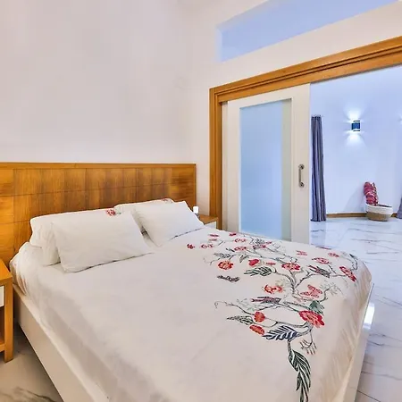 Nur, Beachfront Kas