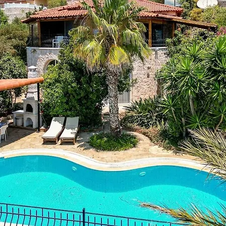 Nur, Beachfront Villa
