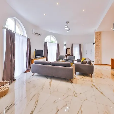 Nur, Beachfront Villa Kas