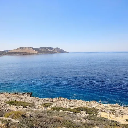 Villa Nur, Beachfront