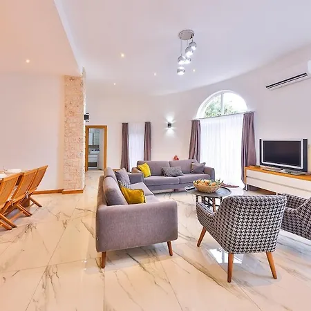Nur, Beachfront Villa Kas
