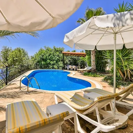 Villa Nur, Beachfront *