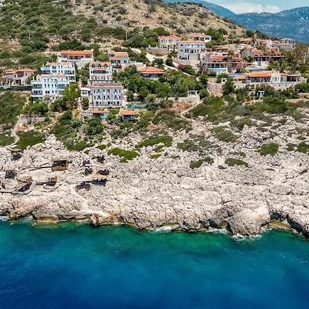 Nur, Beachfront Villa
